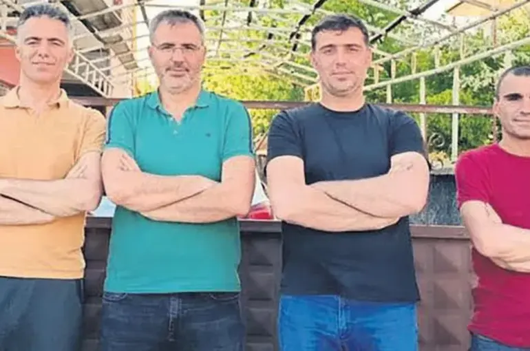 Tüm Ülkeye Örnek Vatan Aşığı Kardeşler!