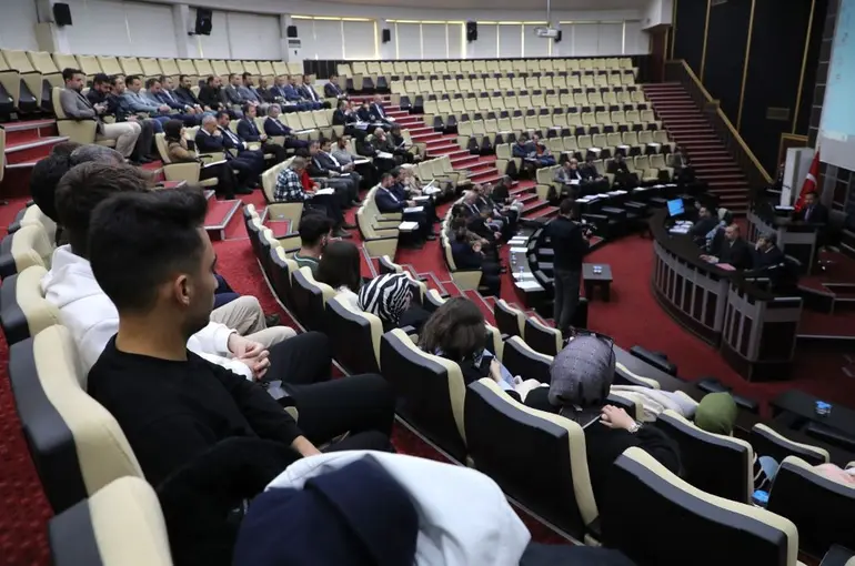 Üniversite Öğrencileri, Karatay’ın Meclis Oturumunu Takip Etti