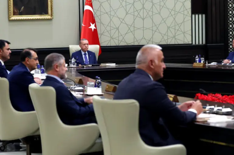 Yeni kabine bugün belli oluyor