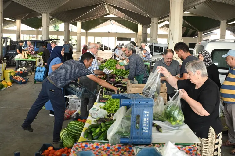 Yerli Ürün Pazarında Konyalılar Taze Ürünlere Ulaşıyor!