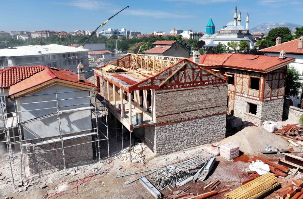 MEVLANA TÜRBESİ ÇEVRESİ.JPG